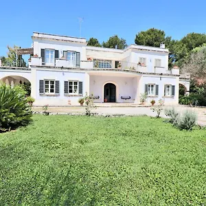 https://relais-delle-rose.lecce-hotels.com
